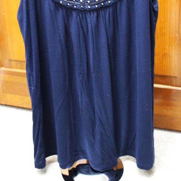 Top - Picture 2 of 6